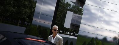 detal: balkony za ramą frontową / detail: balconies behind the frame.